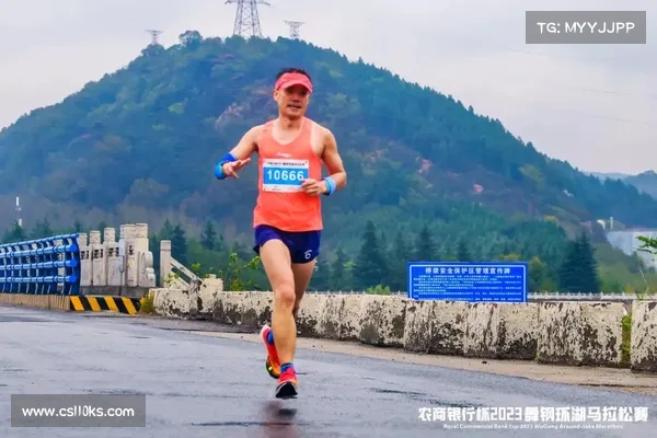 环湖马拉松最硬核加油方式 美食补给助力跑者冲刺全程 环湖马拉松最硬核加油方式 美食补给助力跑者冲刺全程